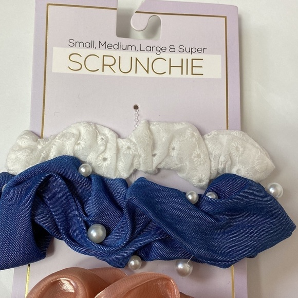 Nordstrom set of 4 assorted size scrunchies NWT - Picture 2 of 3